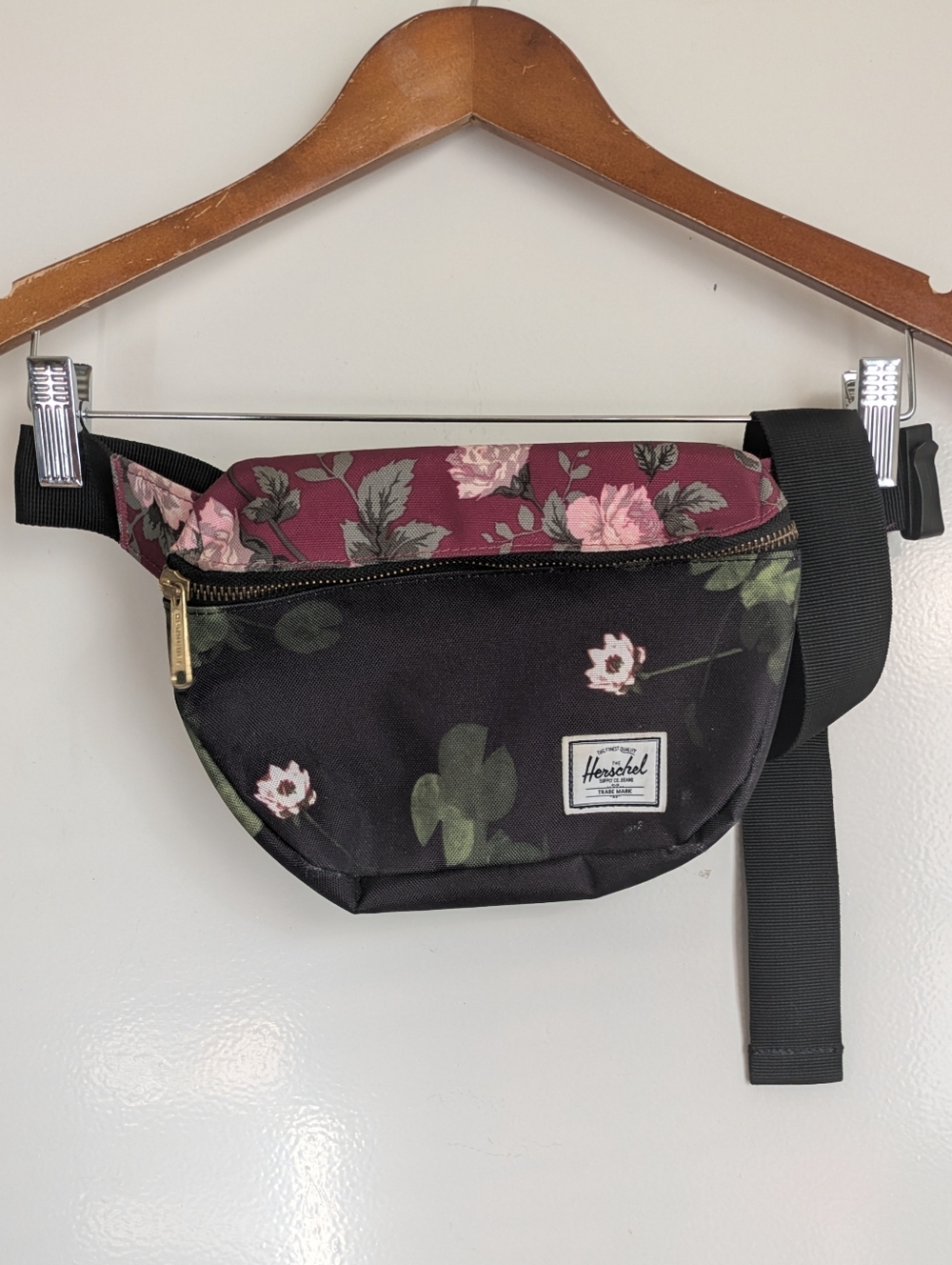 Herschel Fifteen 2L Black Floral Hip Lumbar Waist Fanny Pack Bag - Picture 2 of 16